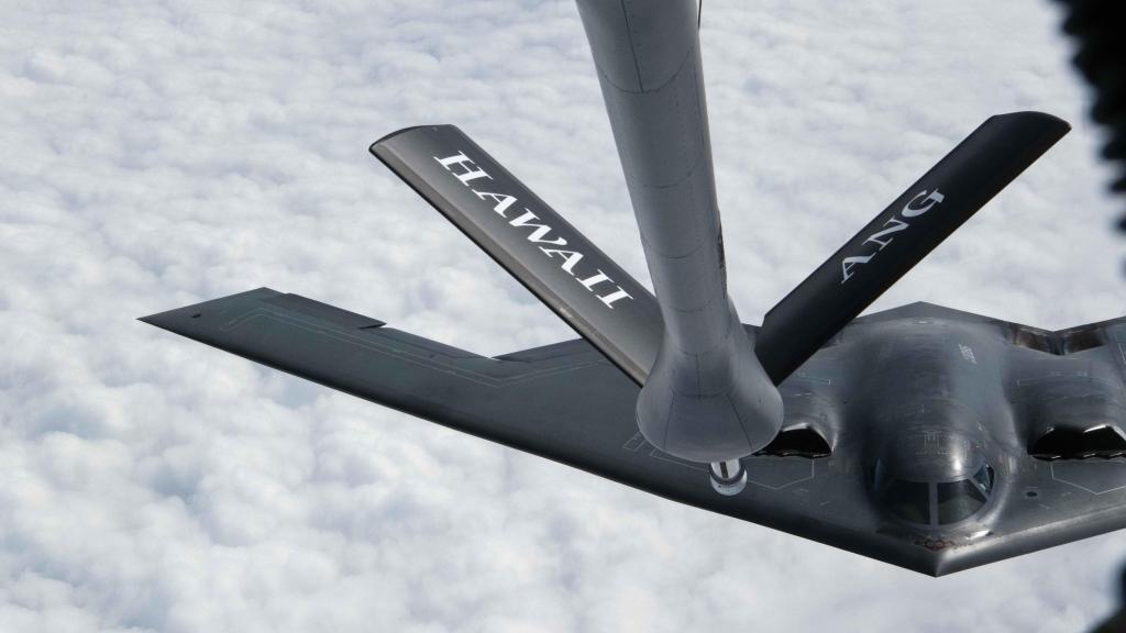 Reabastecimiento en vuelo de un B-2 Spirit
