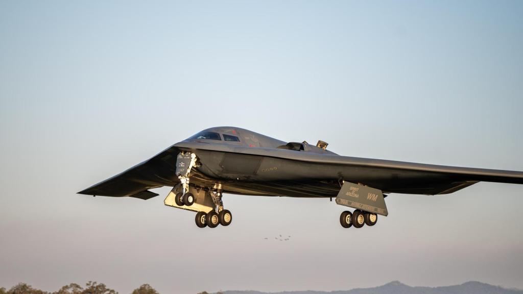 B-21 Spirit aterrizando