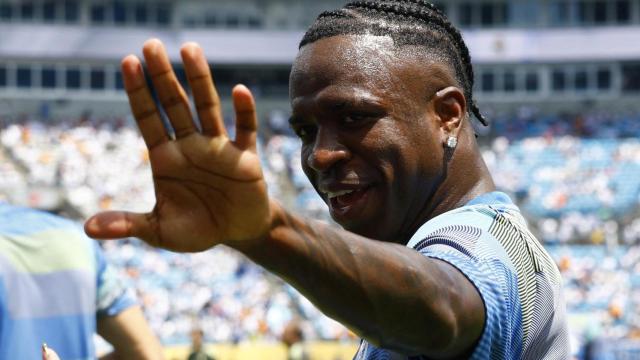 Vinicius, en el calentamiento del partido entre el Real Madrid y Pachuca.