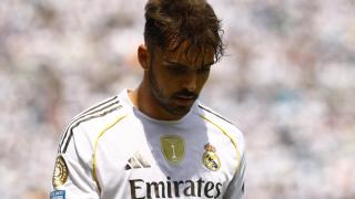 Raúl Asencio, cabizbajo tras ser expulsado ante el Pachuca.