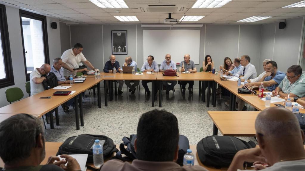 Imagen de la reunión entre sindicatos y patronal, en la sede del Sercla en Jerez de la Frontera.