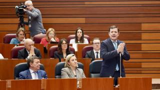 El presidente de la Junta, Alfonso Fernández Mañueco, en un pleno de las Cortes de Castilla y León