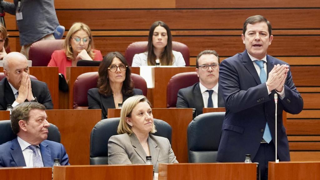 El presidente de la Junta, Alfonso Fernández Mañueco, en un pleno de las Cortes de Castilla y León