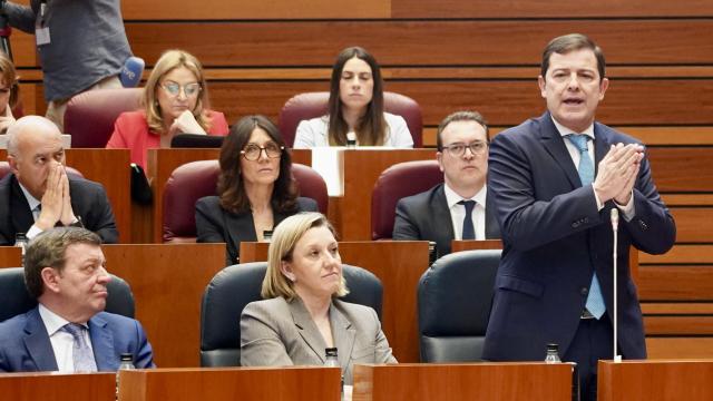 El presidente de la Junta, Alfonso Fernández Mañueco, en un pleno de las Cortes de Castilla y León