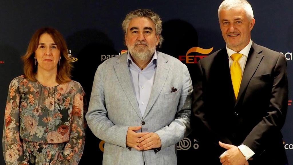 María Lacasa, directora de Comunicación de Endesa; José Manuel Rodríguez Uribes, presidente del CSD; y Enrique Álvarez, presidente de la FEDDF.