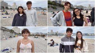Jóvenes de A Coruña hacen noche en la playa de cara a San Juan: No queríamos quedarnos sin sitio
