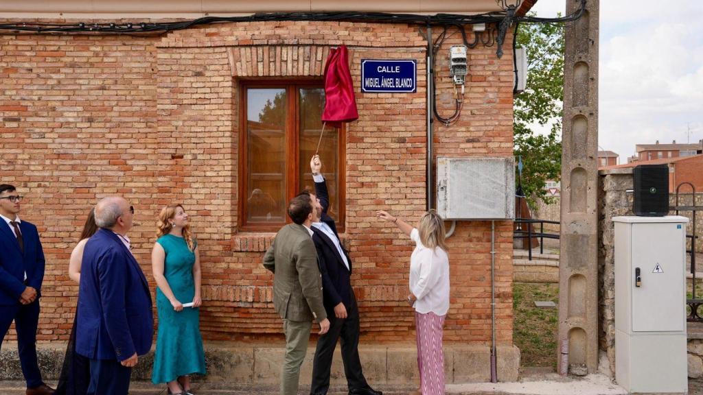 Inauguración de la calle Miguel Ángel Blanco en Villalón
