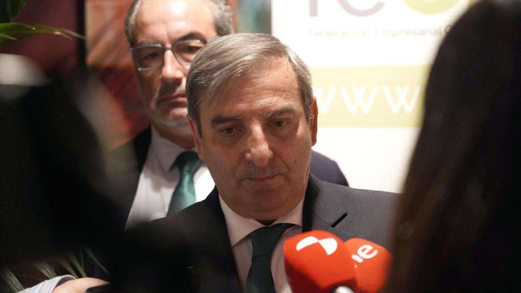 El consejero de Movilidad y Transformación Digital, José Luis Sanz Merino, durante la clausura de la asamblea de Fecylbus, este lunes