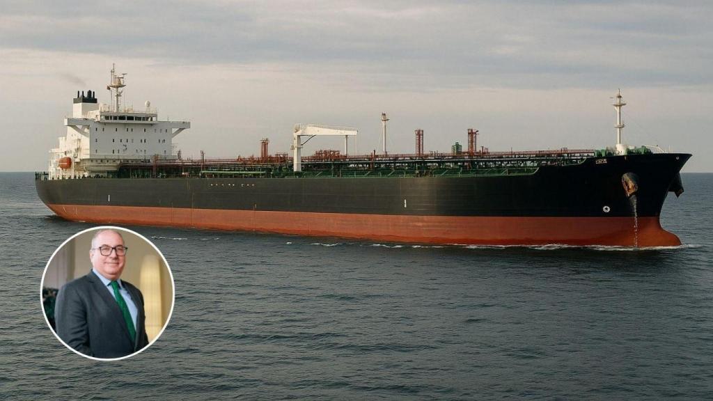 Montaje con barco de mercancía e Ignacio Cantos, director de inversiones en Atl Capital.