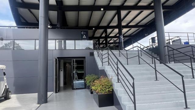 Acceso a las gradas de Abegondo.