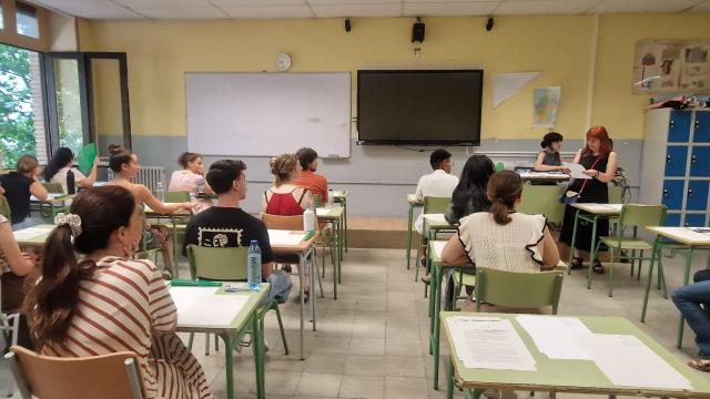 Aspirantes antes de realizar el examen de las oposiciones.