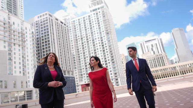 Ayuso durante su visita al Dade College de Miami (Estados Unidos) donde ha participado en un foro sobre educación y talento.