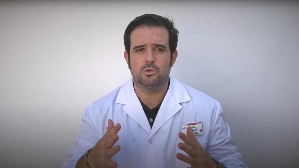 El farmacéutico Pablo García en uno de sus habituales vídeos.