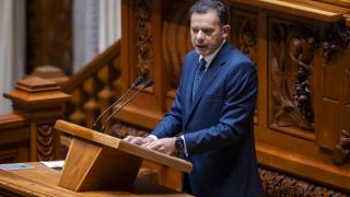 El primer ministro portugués, Luis Montenegro, interviene durante la sesión plenaria de presentación del Programa del XXV Gobierno Constitucional en la Asamblea de la República, en Lisboa.