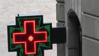 La cruz verde, señal de una farmacia.