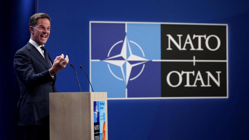 El secretario general de la OTAN, Mark Rutte, durante la rueda de prensa de este lunes en La Haya
