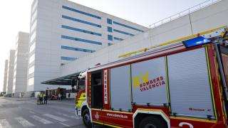 Incendio en el Hospital La Fe de Valencia. EFE/ Ana Escobar