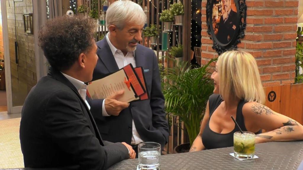 Esther, 51 años, de Barcelona abandona a Roberto, su cita en 'First Dates'