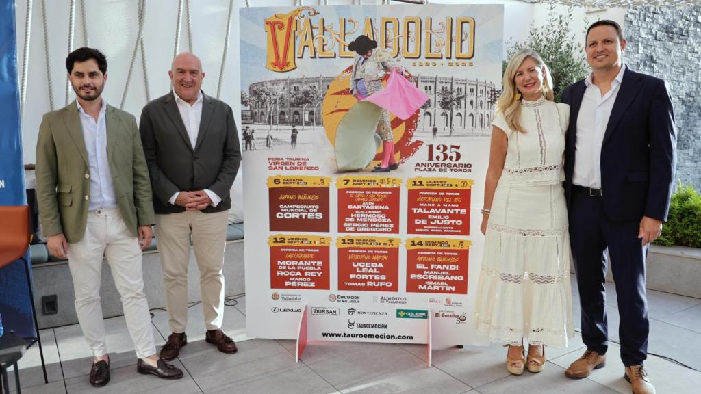 El concejal de Personas Mayores, Familia y Servicios Sociales, Rodrigo Nieto; el alcalde de Valladolid, Jesús Julio Carnero; la concejala de Educación y Cultura, Irene Carvajal; y el CEO de Tauroemoción Alberto García