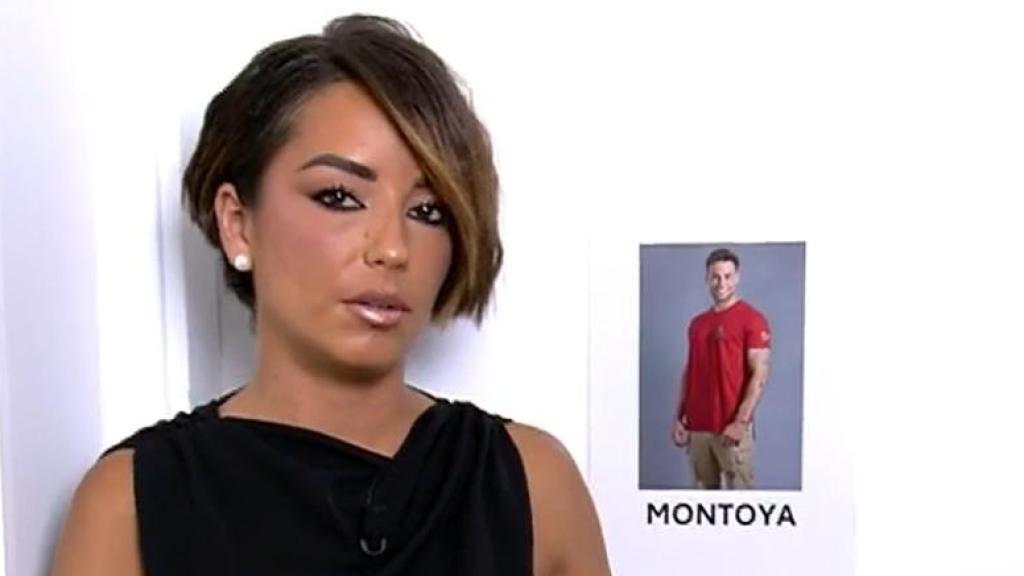 Anita esperando a Montoya en el debate final de 'Supervivientes'.