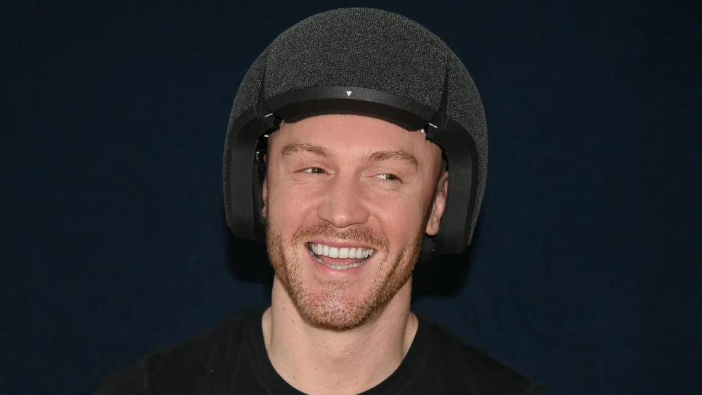 Lucas Scherdel, CEO y cofundador de Connectome, con el casco.