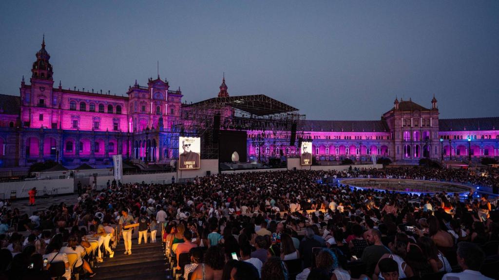 Panorámica de la Plaza España durante la celebración del Icónica Fest.