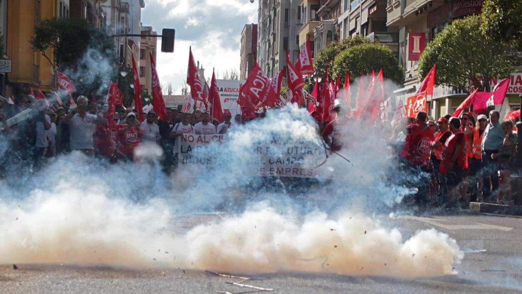 Una manifestación contra el cierre de la planta de Azucarera en La Bañeza, el pasado 13 de junio en la ciudad de León