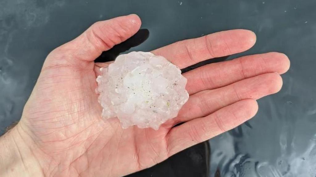 Un bloque de granizo de gran tamaño