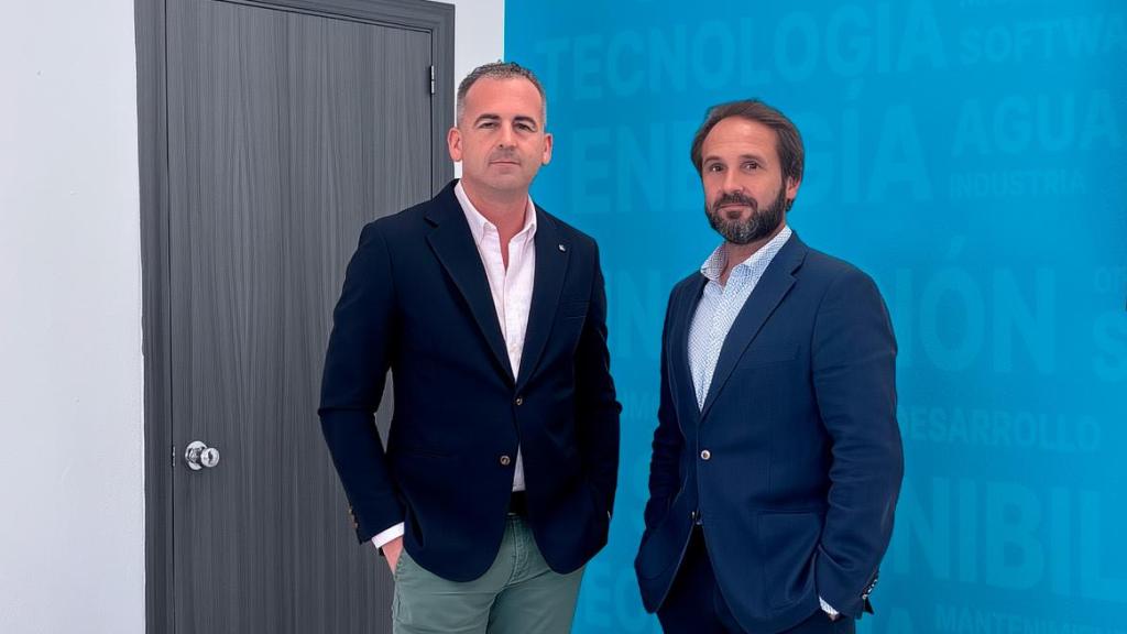 Antonio Rivera, director ejecutivo de Suitelec; y Rafael Fernández, director general de Suitelec.