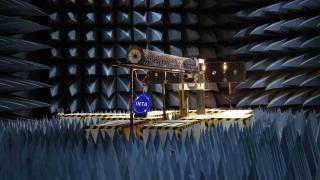 Satélite IOD-2 en la cámara anecoica