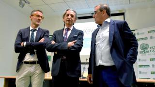 El director de Comunicación de Caja Rural de Zamora, Narciso Prieto; el director del Servicio de Estudios del Ecova, Juan Carlos de Margarida; y el delegado en Zamora, Raúl Zurrón