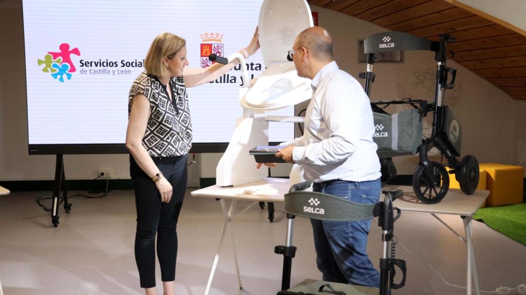 La consejera de Familia e Igualdad de Oportunidades, Isabel Blanco, durante la presentación en La Aldehuela