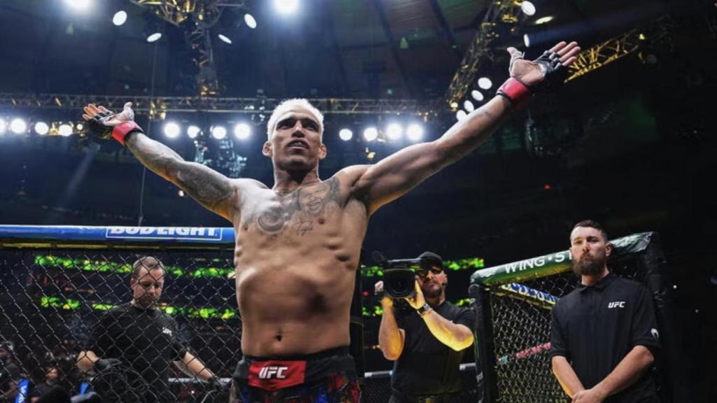 Charles Oliveira, antes de una de sus peleas en la UFC