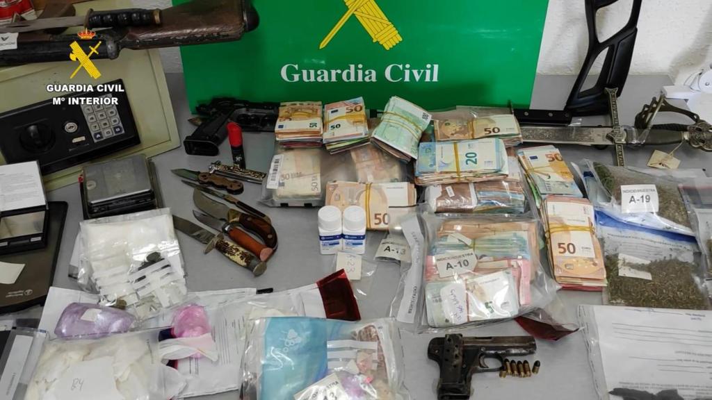 Parte del material incautado por la Guardia Civil al clan familiar de Benavente