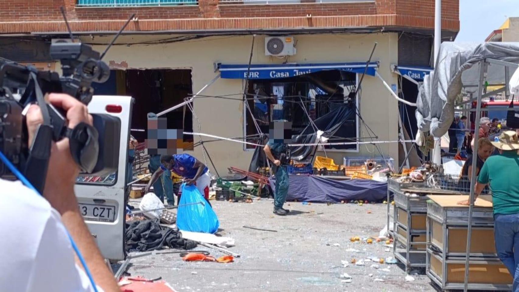 Casa Javi, después de la deflagración que hirió a 17 personas este jueves en la pedanía de Lo Pagán, junto al Mar Menor.