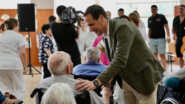 El presidente de la Diputación de Valladolid, Conrado Íscar, visita los centros Cardenal Marcelo y Doctor Villacián