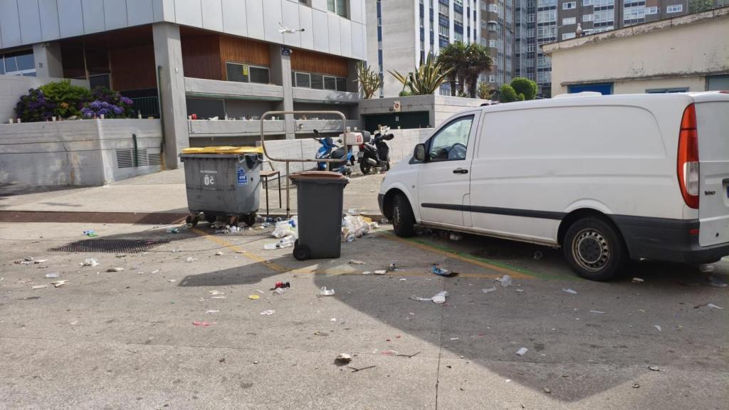 La noche de San Juan deja 44 toneladas de basura en las playas de A Coruña