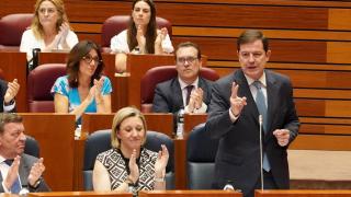 El presidente de la Junta, Alfonso Fernández Mañueco, durante una intervención en el pleno de las Cortes de este martes