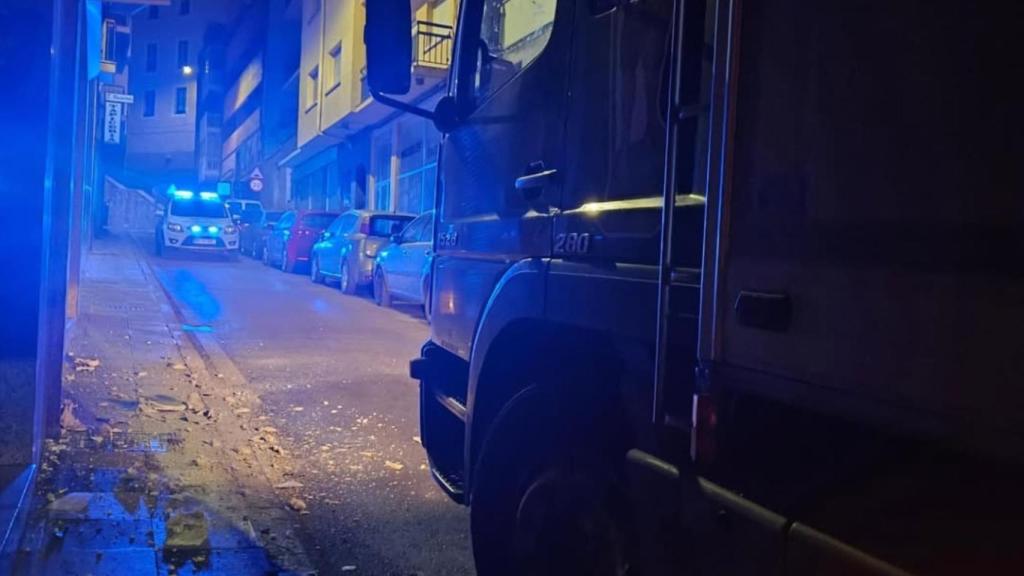 Camión atascado en Cuenca.