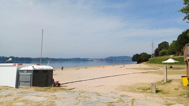 La playa de Caranza, en Ferrol, contará con una pasarela accesible para sillas de ruedas