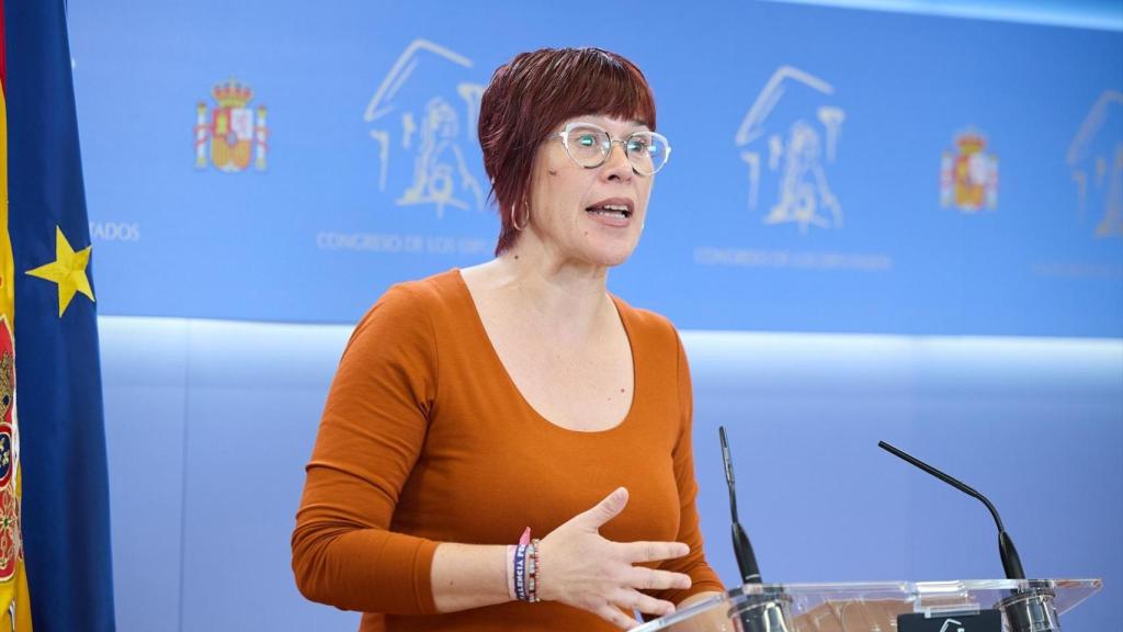 La diputada de Compromís Águeda Micó durante una rueda de prensa anterior a la Junta de Portavoces, en el Congreso de los Diputados. Jesús Hellín / Europa Press