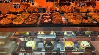 Mostrador de la nueva pastelería de Zaragoza.