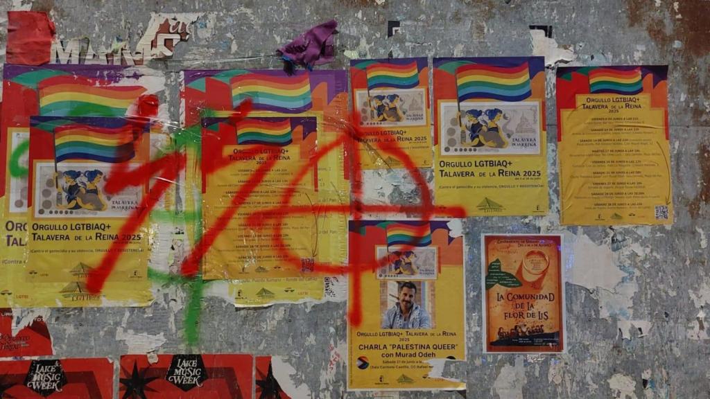 Imagen de los carteles vandalizados.