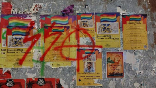 Imagen de los carteles vandalizados.
