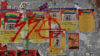 Imagen de los carteles vandalizados.