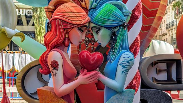 Una de las escenas de la Hoguera de Mercado Central creada por Art en Foc este 2025.