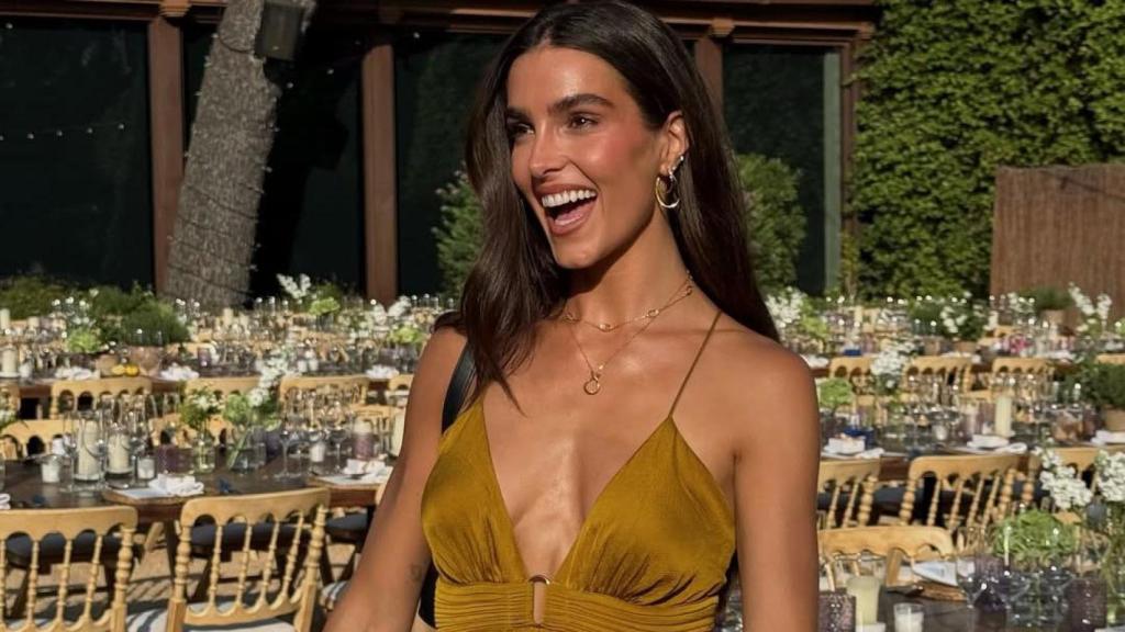 Gemma Pinto con un vestido de ba&sh.