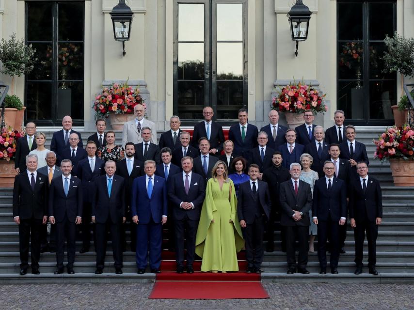 Máxima, en el centro de la foto de familia previa a la cena.