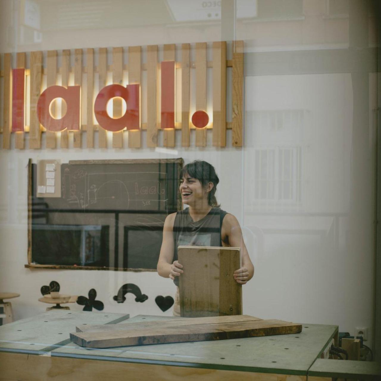 Isabel Obreo en su taller en Badajoz.