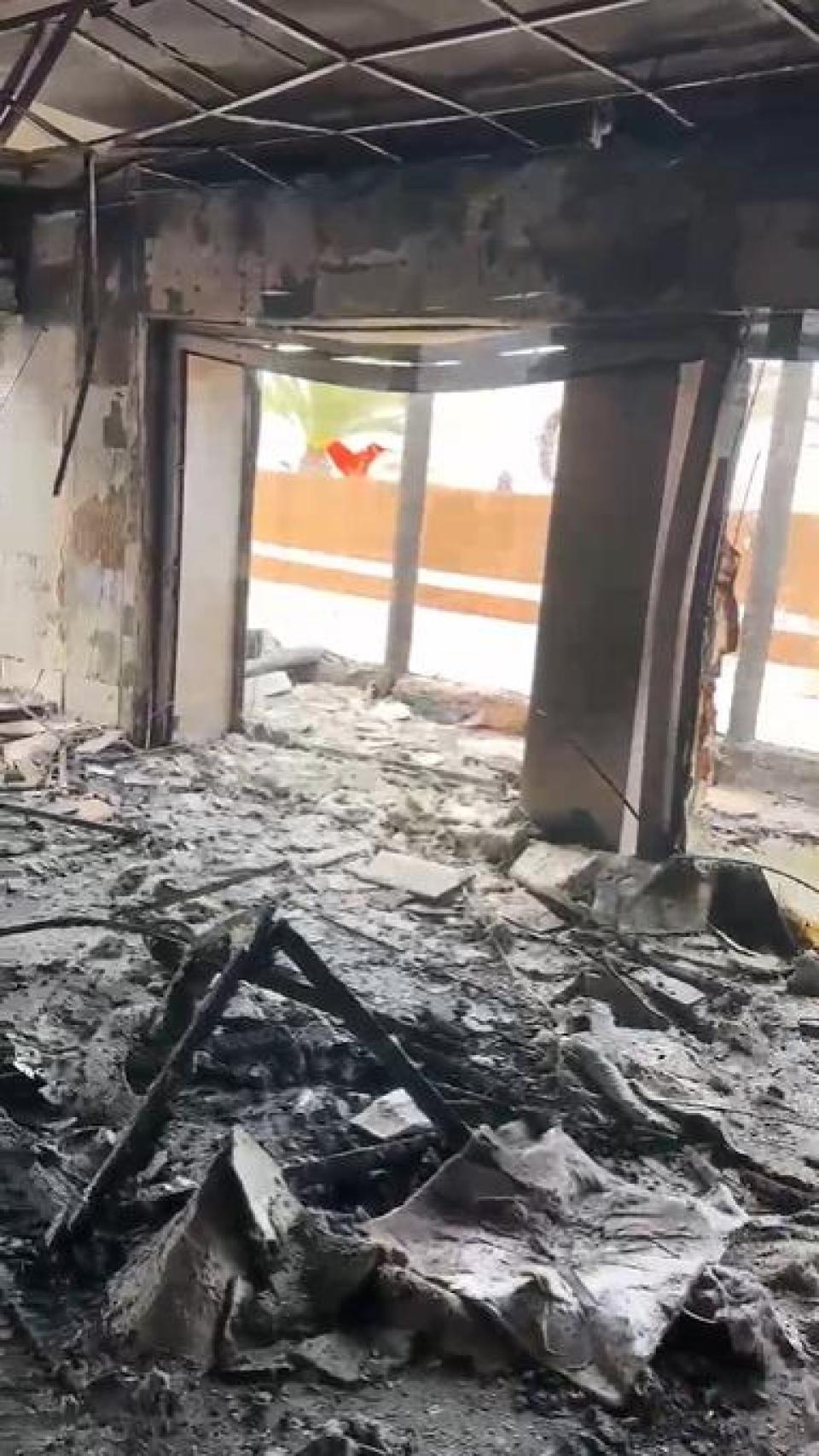 Alberto asegura que no quedó nada de su restaurante.